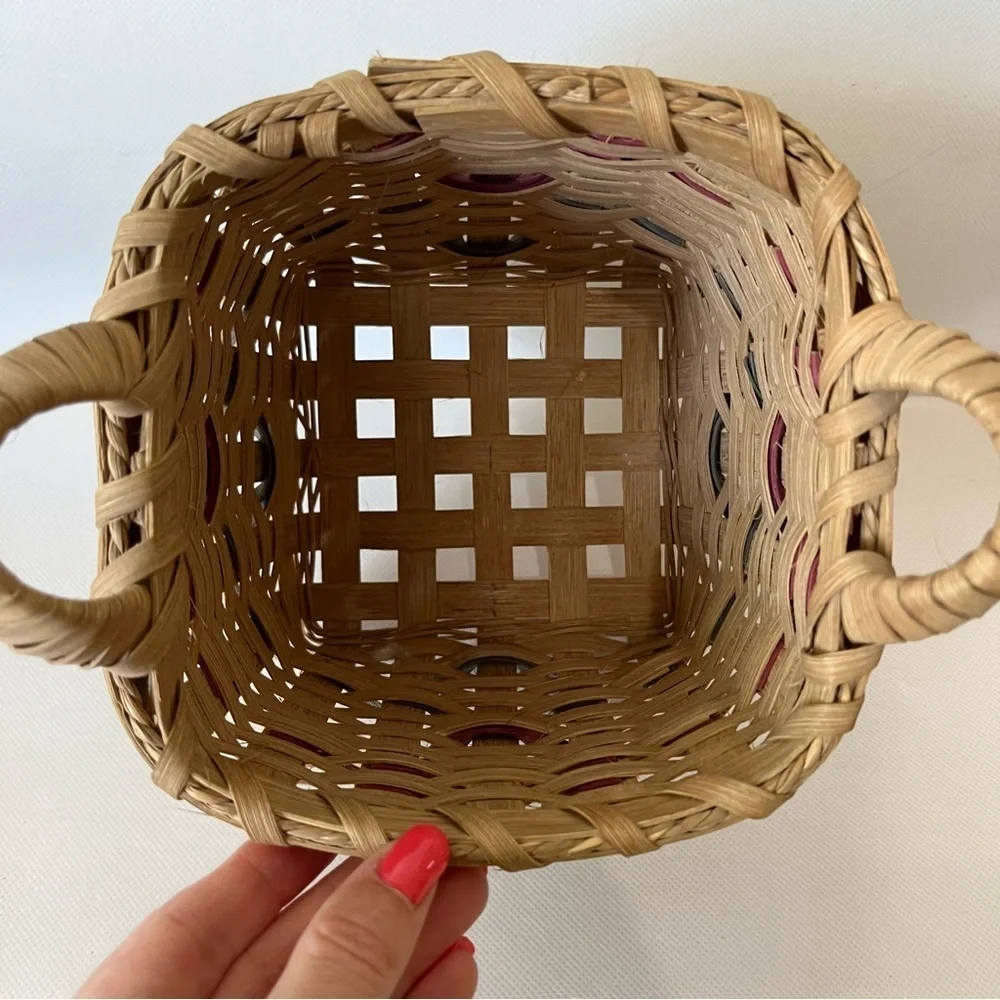 Cute Vintage Curl Splint Basket Red Flower